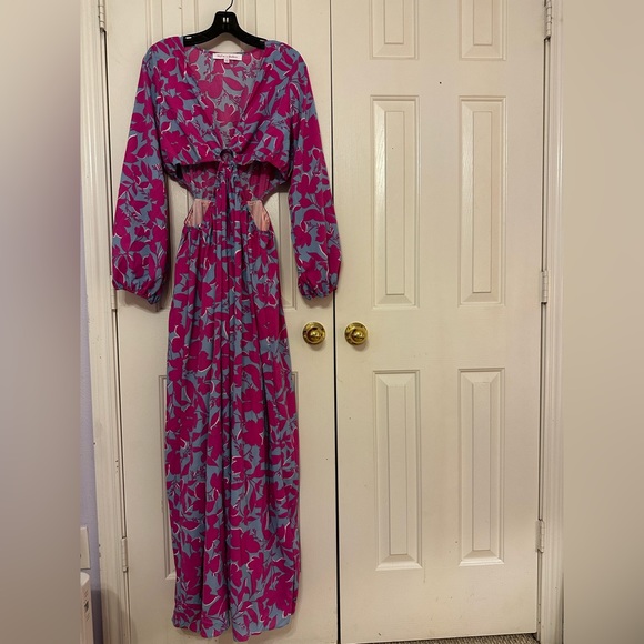 Meet me in Santorini cut out maxi dress. Size L/XL. TALL - Picture 8 of 8